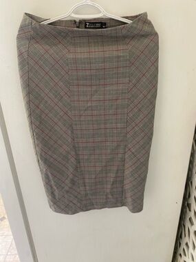 New York and Company Gray Plaid Pencil Skirt with Subtle Red Windowpane NWT